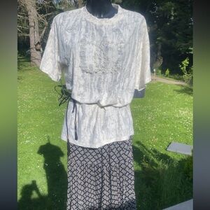 Vintage white/cream t-shirt with pearls Cc , size L, NWOT